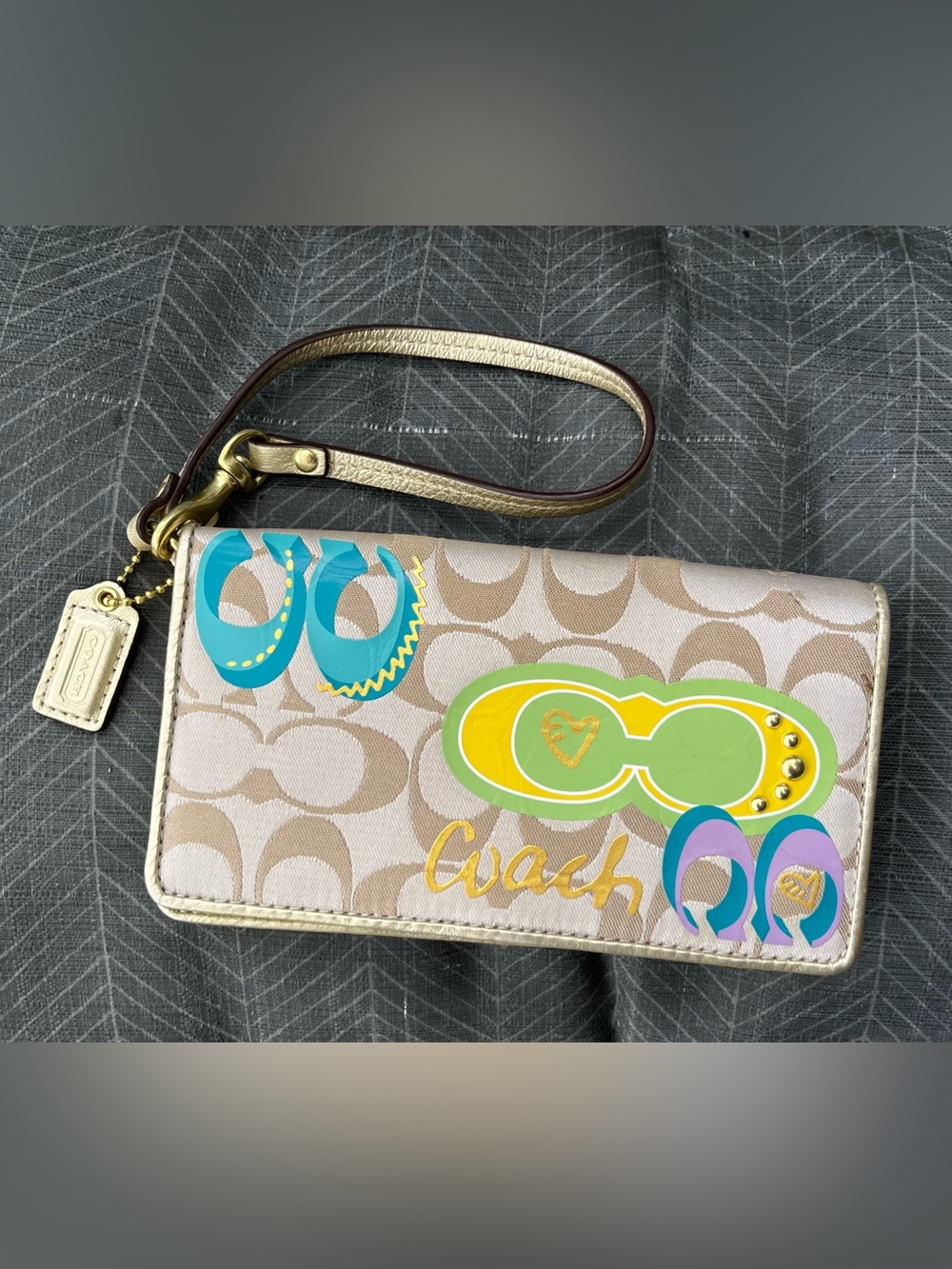 EUC Coach Poppy Graffiti Beige Signature Canvas Wallet Wristlet - Picture 15 of 15